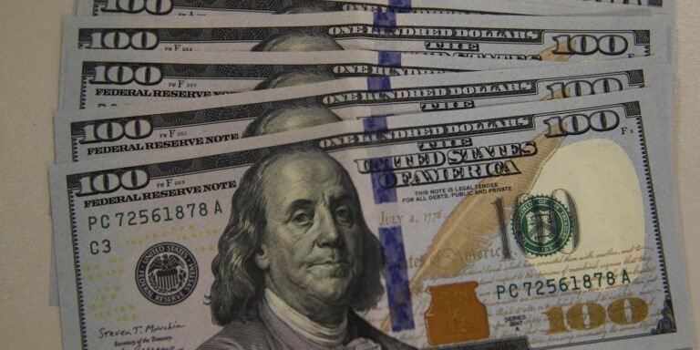 dolar-sobe-para-r$-5,24-em-meio-a-tensoes-entre-eua-e-ira