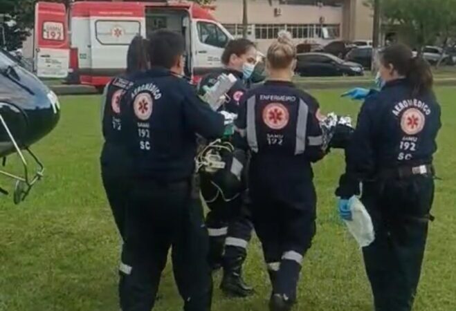 Bebê de nove meses é transferido de helicóptero após grave capotamento em Morro Grande; transferência foi realizada para Criciúma