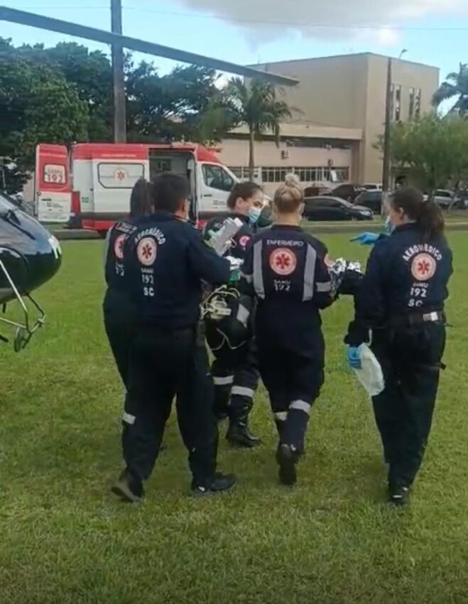 Bebê de nove meses é transferido de helicóptero após grave capotamento em Morro Grande; transferência foi realizada para Criciúma