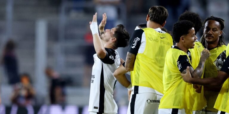 corinthians-e-eficiente-e-derrota-athletico-na-arena-da-baixada
