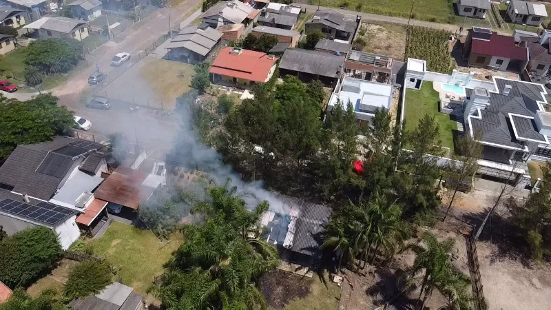 Incêndio destrói casa de policial militar e colegas mobilizam ajuda – Siderópolis Notícias