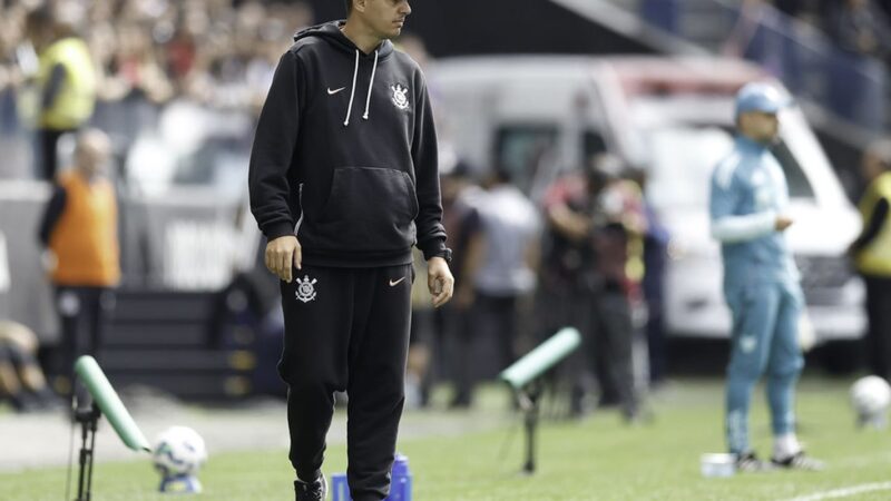 Técnico Lucas Piccinato é demitido da equipe feminina do Corinthians