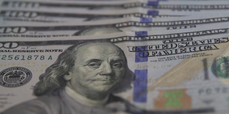 dolar-fecha-em-r$-5,16-e-atinge-menor-valor-em-20-meses