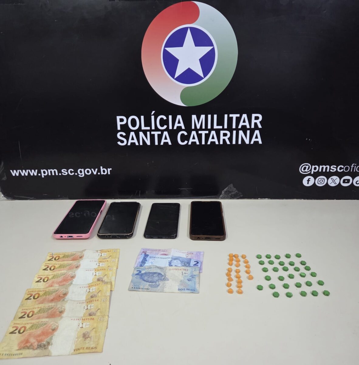Polícia flagra trio com 52 comprimidos de ecstasy em Siderópolis – Siderópolis Notícias