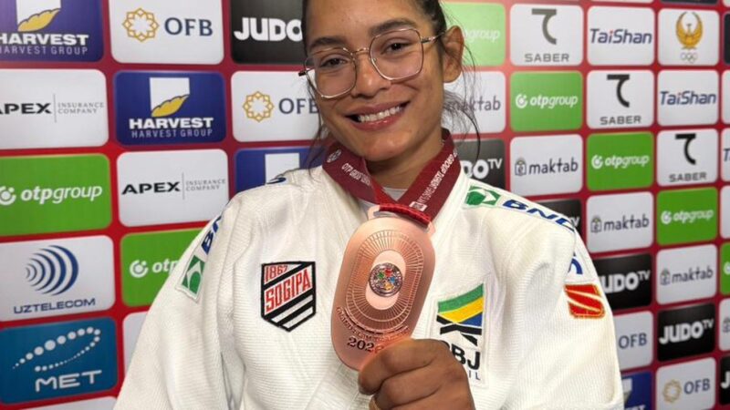 Jéssica Lima é bronze no 1º dia do Grand Slam de judô no Uzbequistão