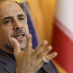 embaixador-do-ira:-eua-evitam-acordo-e-trump-se-acha-“rei-do-mundo”