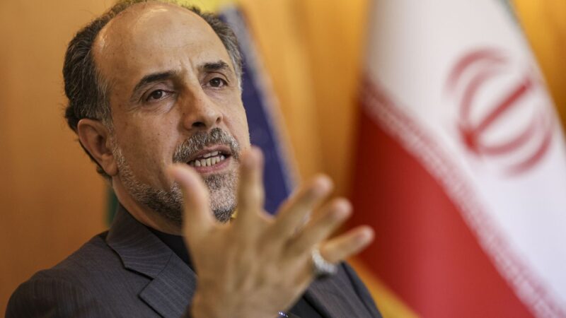 Embaixador do Irã: EUA evitam acordo e Trump se acha “rei do mundo”