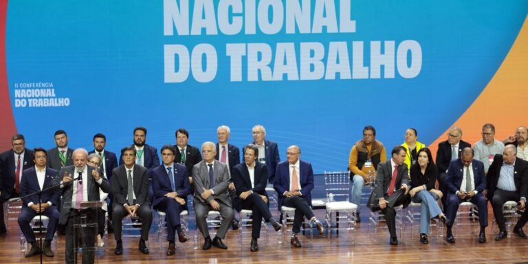 fim-do-6×1:-lula-propoe-negociacao-entre-patroes,-empregados-e-governo