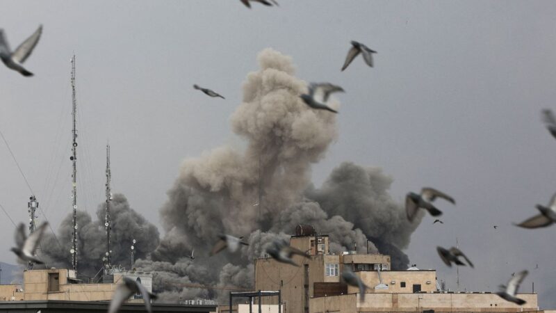 Irã resiste a ataques e desafia Estados Unidos em nova fase da guerra