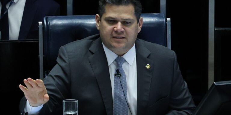 alcolumbre-mantem-sessao-da-cpmi-do-inss-que-quebrou-sigilo-de-lulinha