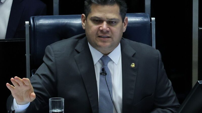 Alcolumbre mantém sessão da CPMI do INSS que quebrou sigilo de Lulinha