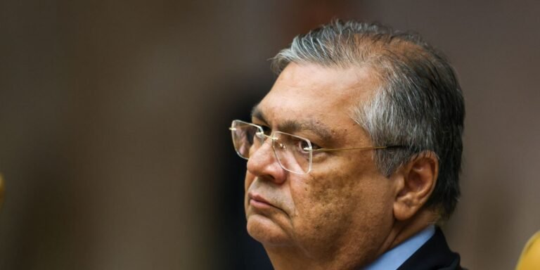 dino-suspende-decisao-da-cpmi-do-inss-que-quebrou-sigilos-de-lulinha