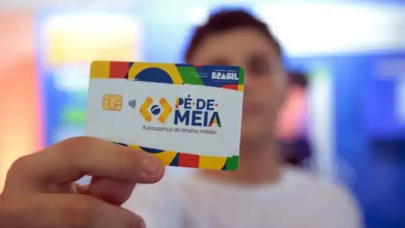 Pé-de-Meia paga incentivos a alunos nascidos em setembro e outubro