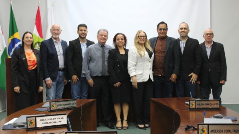 Sesão da Câmara tem posse de nova vereadora