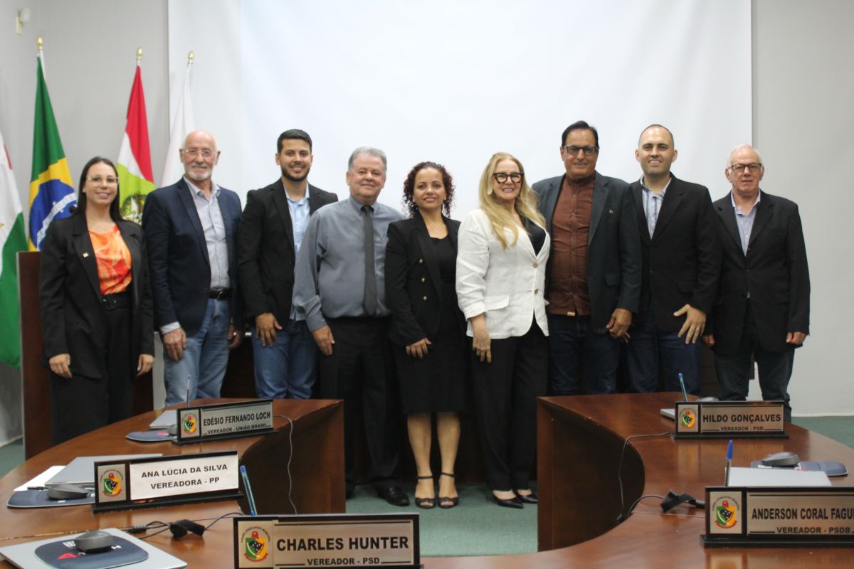 Sesão da Câmara tem posse de nova vereadora