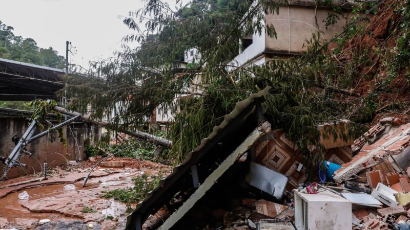 Lula assina MPs de apoio às vítimas das enchentes em Minas Gerais