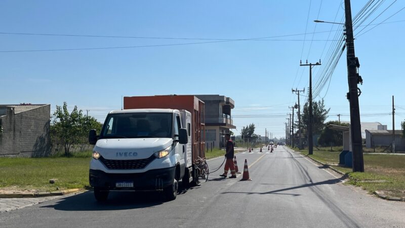Balneário Arroio do Silva realiza revitalização da sinalização em vias asfaltadas