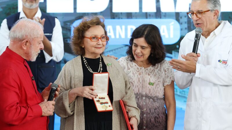 Pesquisadora Margareth Dalcolmo recebe medalha Oswaldo Cruz