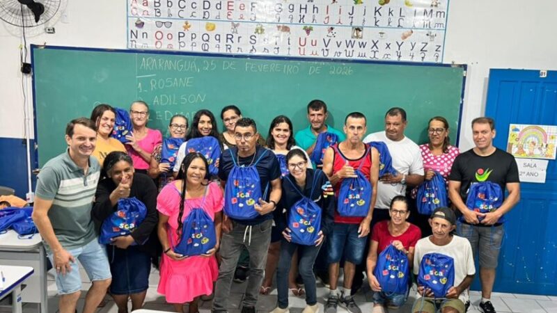 Alunos da EJA recebem kits escolares e renovam o sonho de voltar a estudar