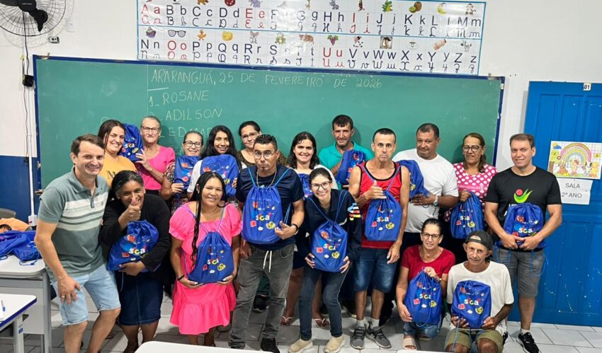 Alunos da EJA recebem kits escolares e renovam o sonho de voltar a estudar
