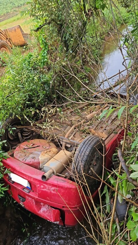 Capotamento em rodovia municipal de Jacinto Machado mobiliza equipes de socorro, mas motorista não resiste