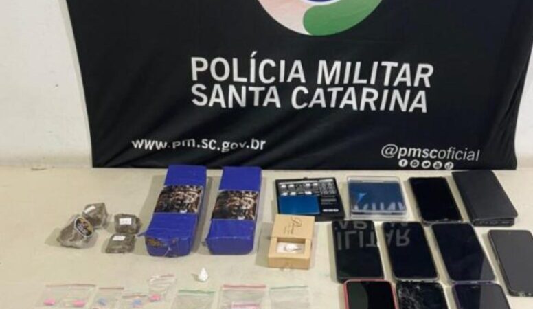 Bar usado como fachada para tráfico é descoberto pela PM; três pessoas são presas com mais de 1 kg de maconha em Balneário Gaivota