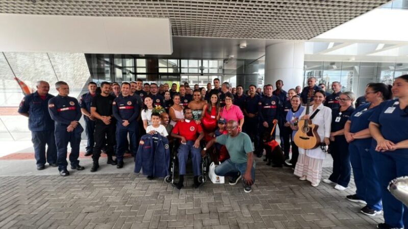 Após 65 dias internado, Dandinho recebe alta e emociona região ao voltar para casa