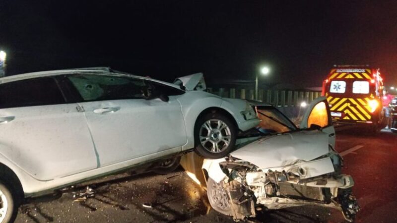 Colisão na madrugada na BR-101 em Sombrio mobiliza resgate; adolescente é encaminhada ao hospital com escoriações