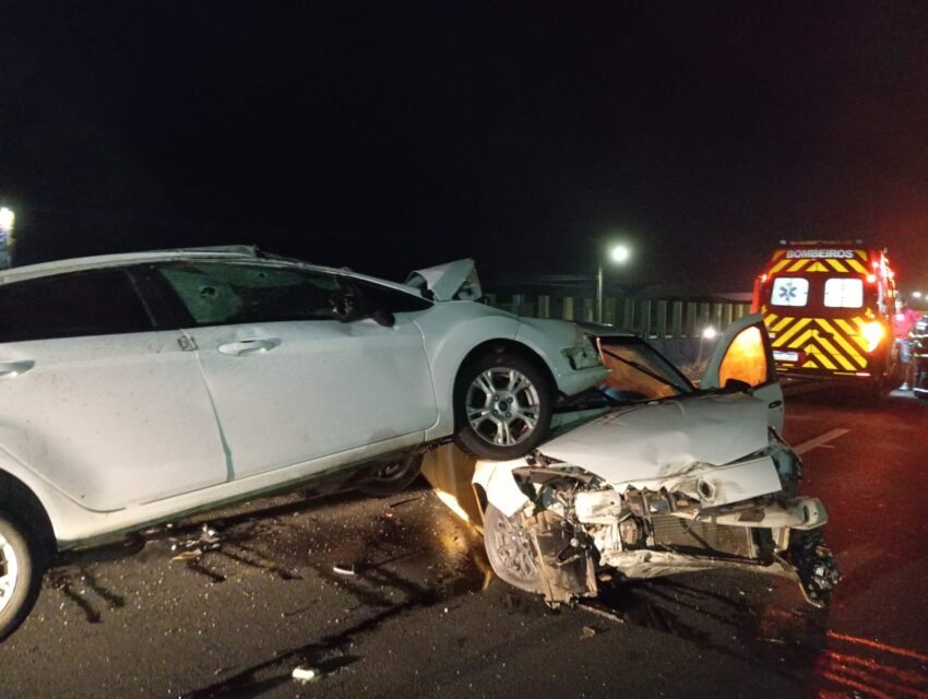 Colisão na madrugada na BR-101 em Sombrio mobiliza resgate; adolescente é encaminhada ao hospital com escoriações