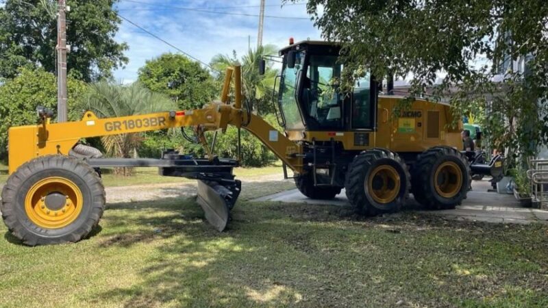 Nova motoniveladora reforça infraestrutura rural em Araranguá