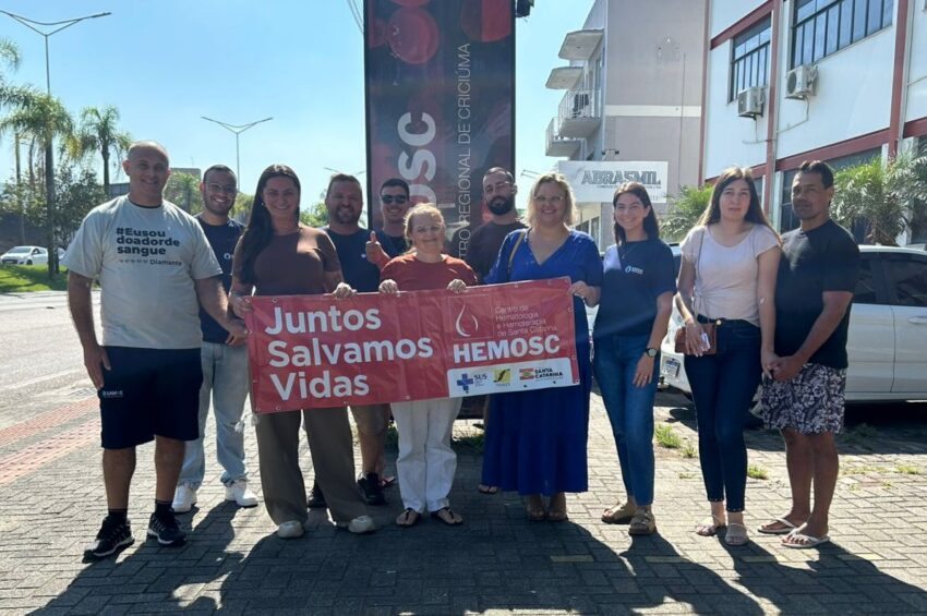 Servidores do SAMAE de Araranguá realizam doação de sangue no Hemosc em Criciúma