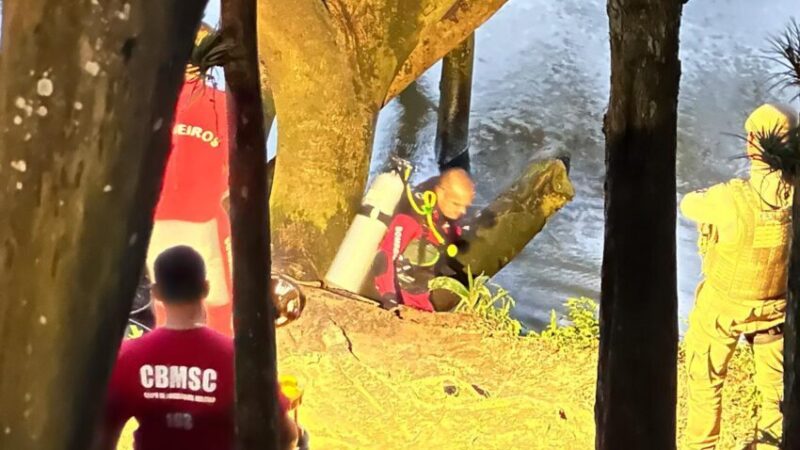 Jovem de 19 anos desaparece após pular de ponte no Rio Araranguá