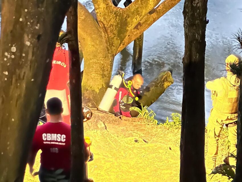 Jovem de 19 anos desaparece após pular de ponte no Rio Araranguá
