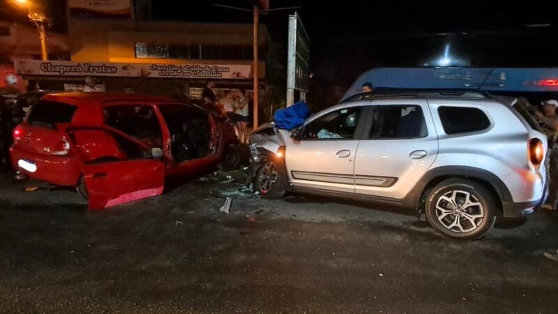 Colisão frontal deixa três feridos na Rodovia Jorge Lacerda