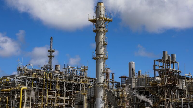 Lula sanciona lei que reduz tributos para indústria química