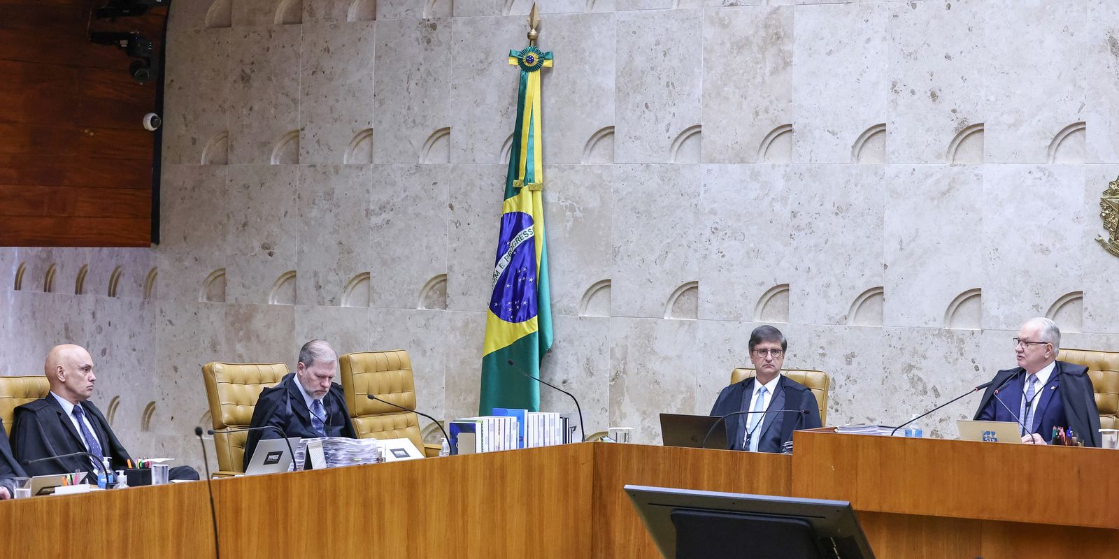 “Sem STF, fica pior”, diz Dino sobre atuação da Corte