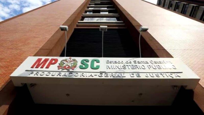 Mulher é denunciada por extorsão e falsa identidade contra homem em Forquilhinha