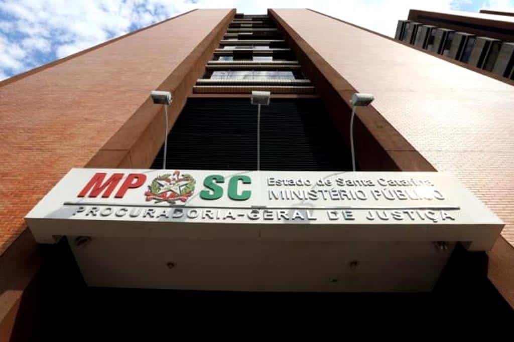 Mulher é denunciada por extorsão e falsa identidade contra homem em Forquilhinha