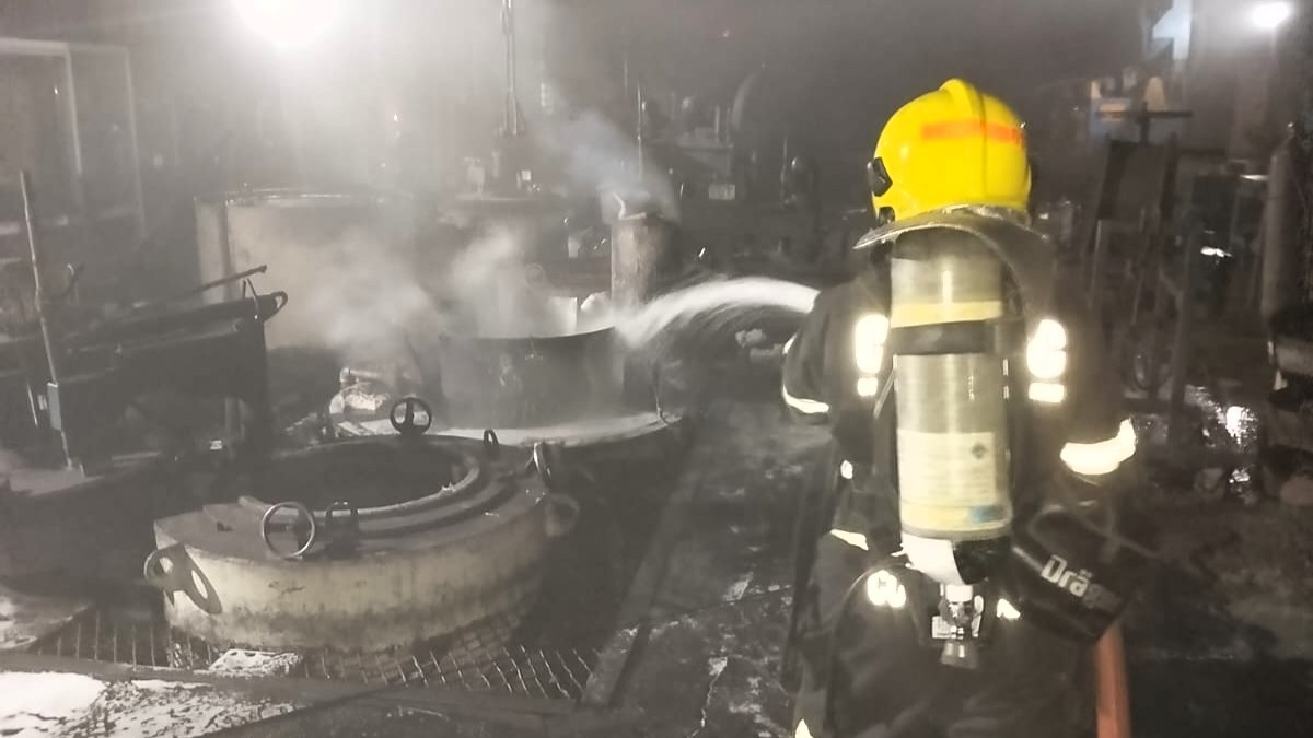 Incêndio em metalúrgica mobiliza bombeiros em Forquilhinha