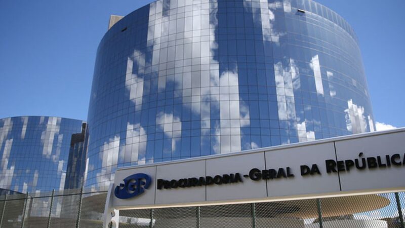 Moraes pede parecer da PGR sobre prisão domiciliar para Bolsonaro