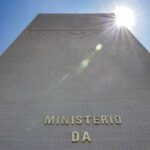 governo-preve-arrecadar-r$-4,4-bi-com-taxacao-de-fintechs,-bets-e-jcp
