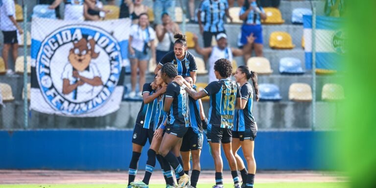 gremio-supera-internacional-por-2-a-1-no-brasileiro-feminino