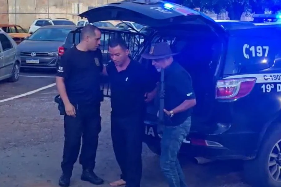 Homem esfrega pênis em jovem que cochilava em ônibus e é preso – Portal Carbonífera