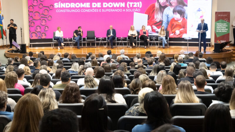 Seminário na Alesc debate inclusão, autonomia e combate à solidão de pessoas com síndrome de Down
