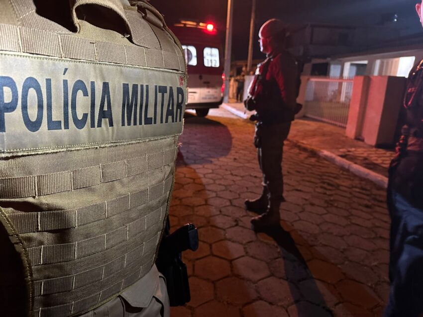 Balneário Arroio do Silva: homem invade residência, ataca fisicamente adolescente e acaba morto com uma facada nas costas