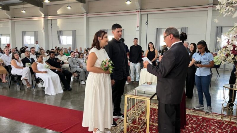 Amor oficializado: 21 histórias ganham novos capítulos no casamento coletivo em Balneário Arroio do Silva