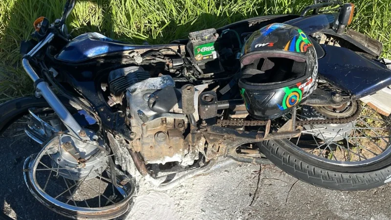 Morre jovem motociclista após invadir a contramão e colidir frontalmente com caminhonete na SC 447 em Araranguá