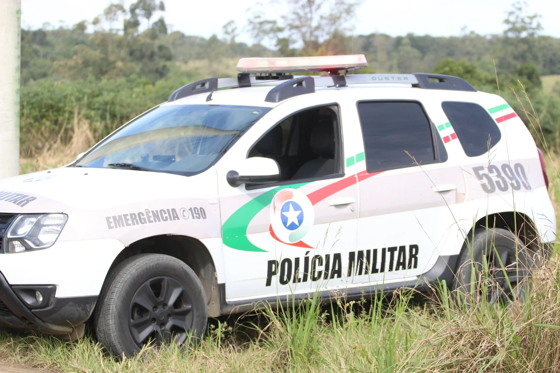 Foragido tenta escapar pela mata, mas é recapturado pela PM em Araranguá