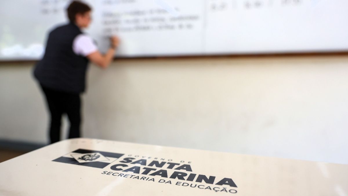 Novo concurso público da Educação é lançado com até 10 mil vagas em SC