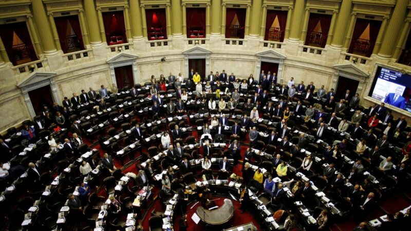 Justiça argentina barra trechos da reforma trabalhista de Milei